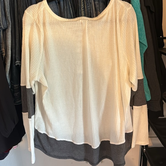 Maurice’s Long Sleeve Shirt - Picture 3 of 3